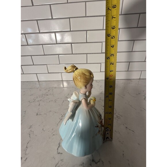 Josef Originals Farmer's Daughter Series Girl Holding Yellow Duck Vintage READ - Picture 5 of 6